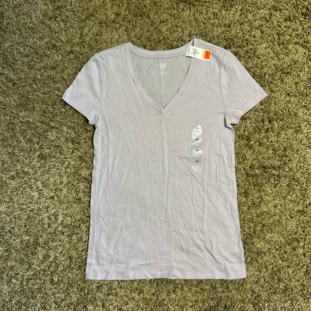 GAP Women's Soft Lavender V-Neck Tee XS